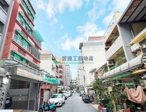 東區國興街~頂加4面採光6房公寓