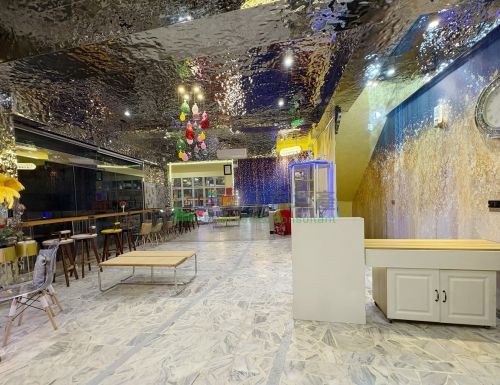 桃園夜市旁三角窗金店面