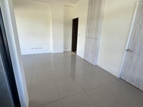 山鼻邊間透天店面